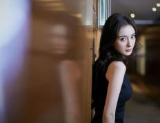 开云体育在线-风暴的两种维度，从多特蒙德的青春洪流到梅西的时代余晖