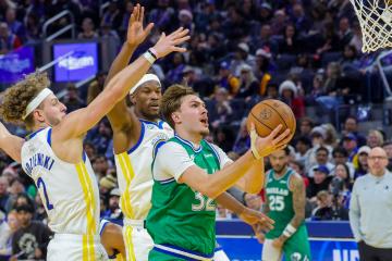 开云体育在线-库里末节接管比赛，独行侠淘汰魔术