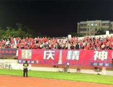 开云体育APP下载-现场球迷全情投入，为球队加油助威