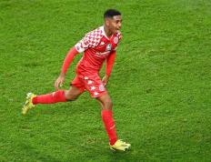 开云体育入口-包含沙尔克战平，努力保持不败纪录的词条