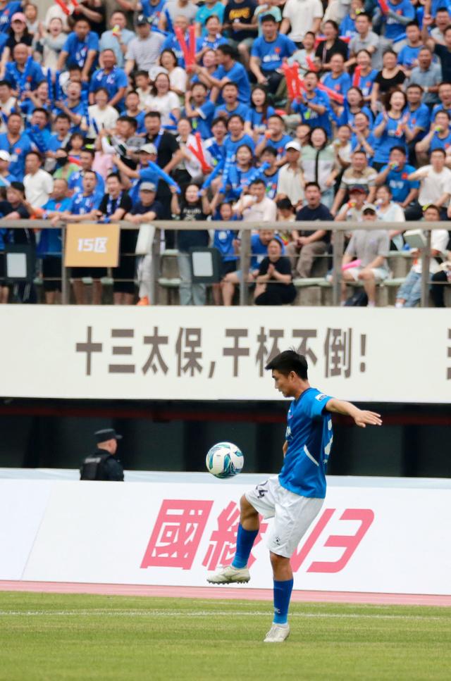 开云官网-包含本周末国内足球联赛场上火药味浓，精彩对决引人注目的词条