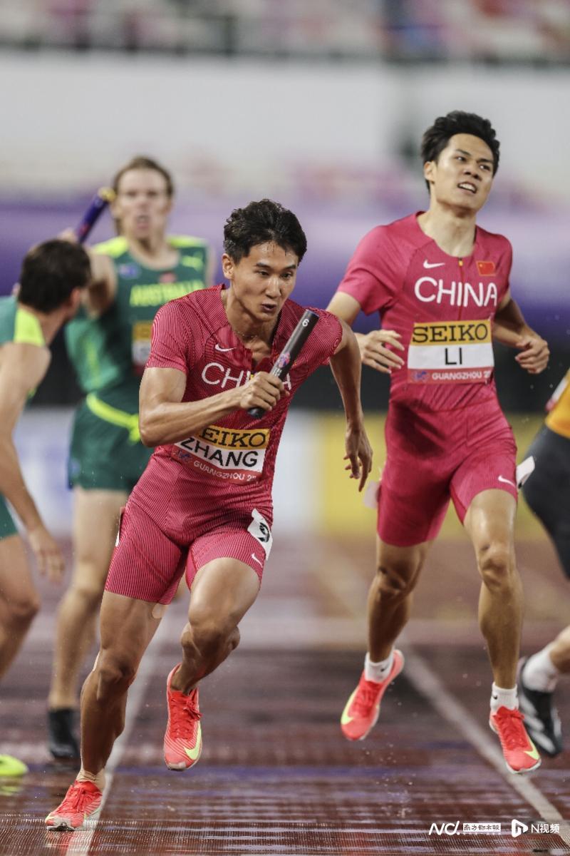 开云体育登录-神仙对局!田径比赛过程堪比大片