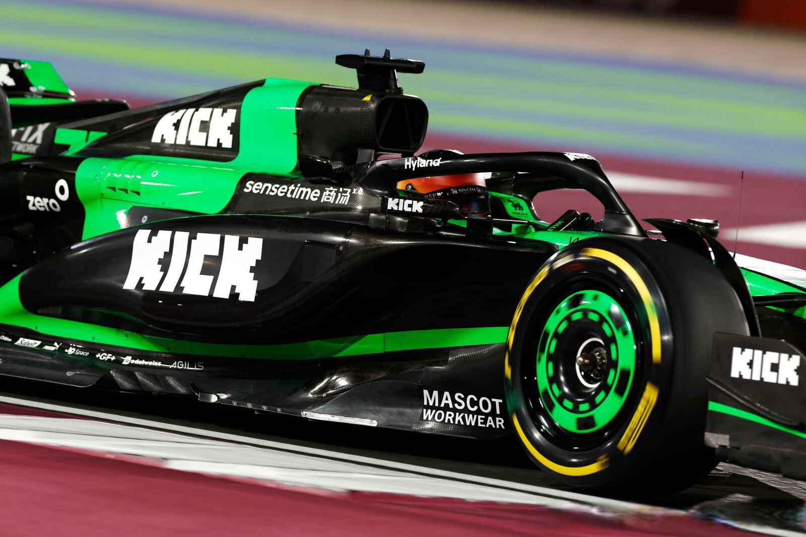 开云体育-索伯车队轻取法拉利，佩雷兹惊艳四座