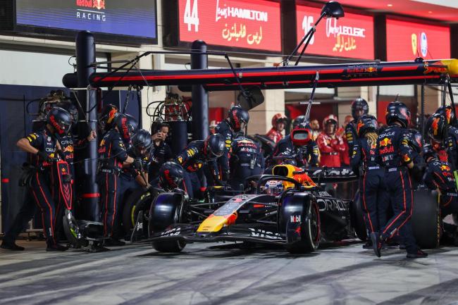 开云官网-红牛车队险胜索伯车队，塞恩斯带队取胜