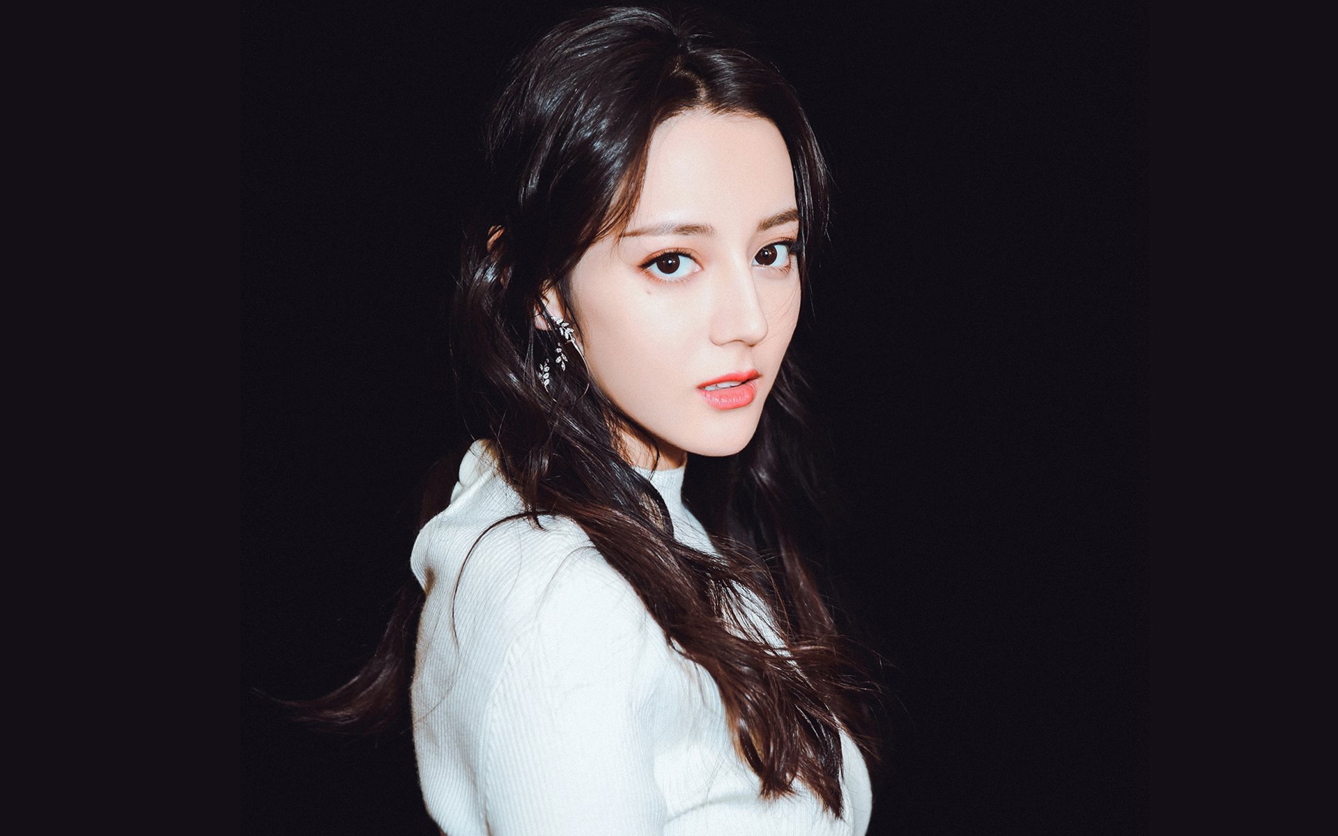 开云体育在线-篮球世界的震撼对决，NBA总决赛焦点战与哥伦比亚踏平日本的启示