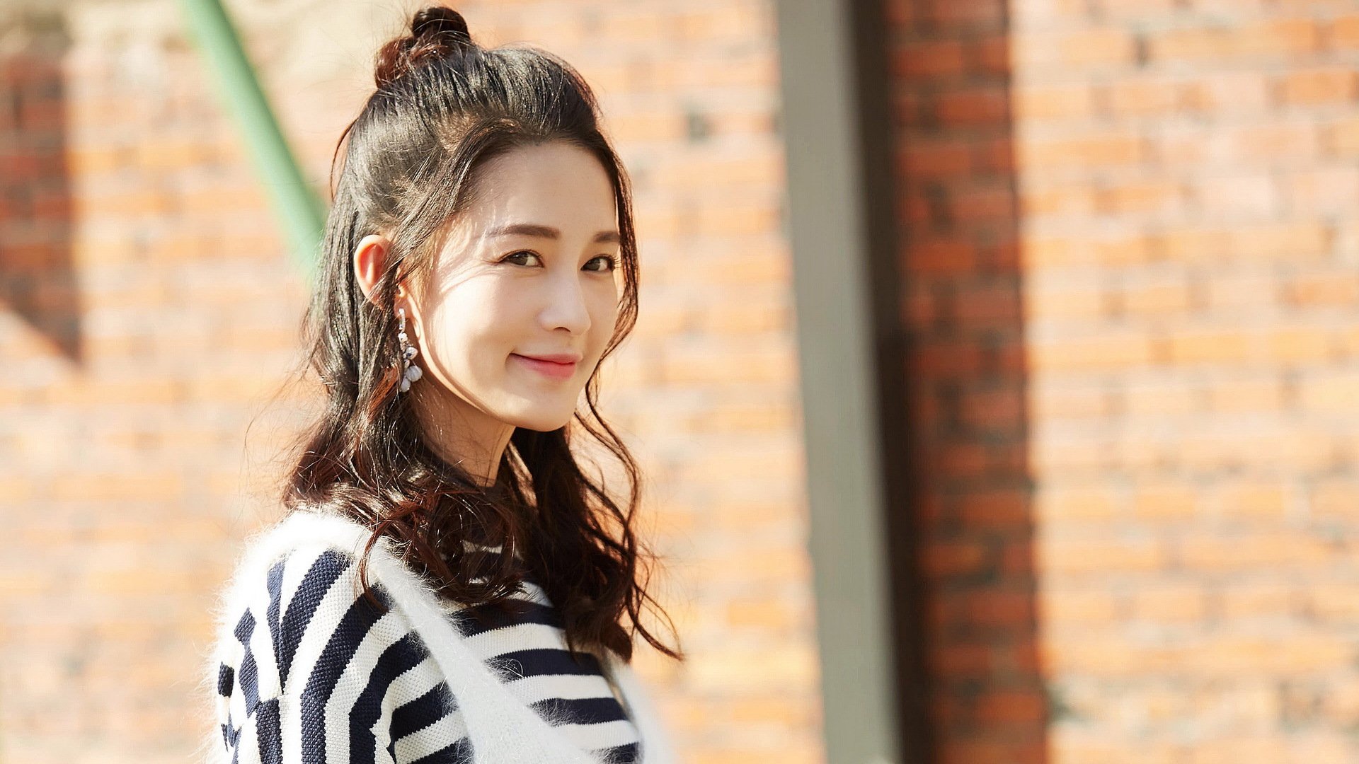 开云APP-菲尼克斯之光!布克压哨三分+杜兰特决胜中投,太阳悬崖边险胜马刺