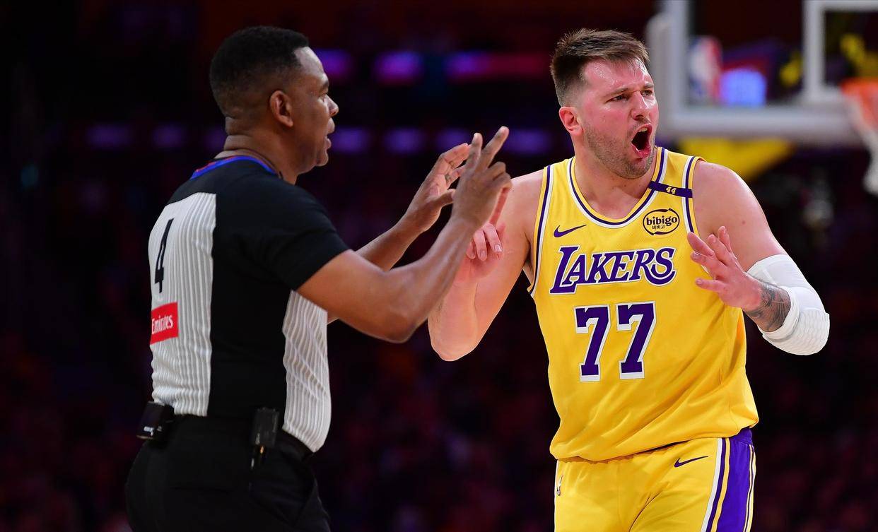 开云体育官方网站-F1新赛季揭幕战焦点战，湖人掀翻雷霆